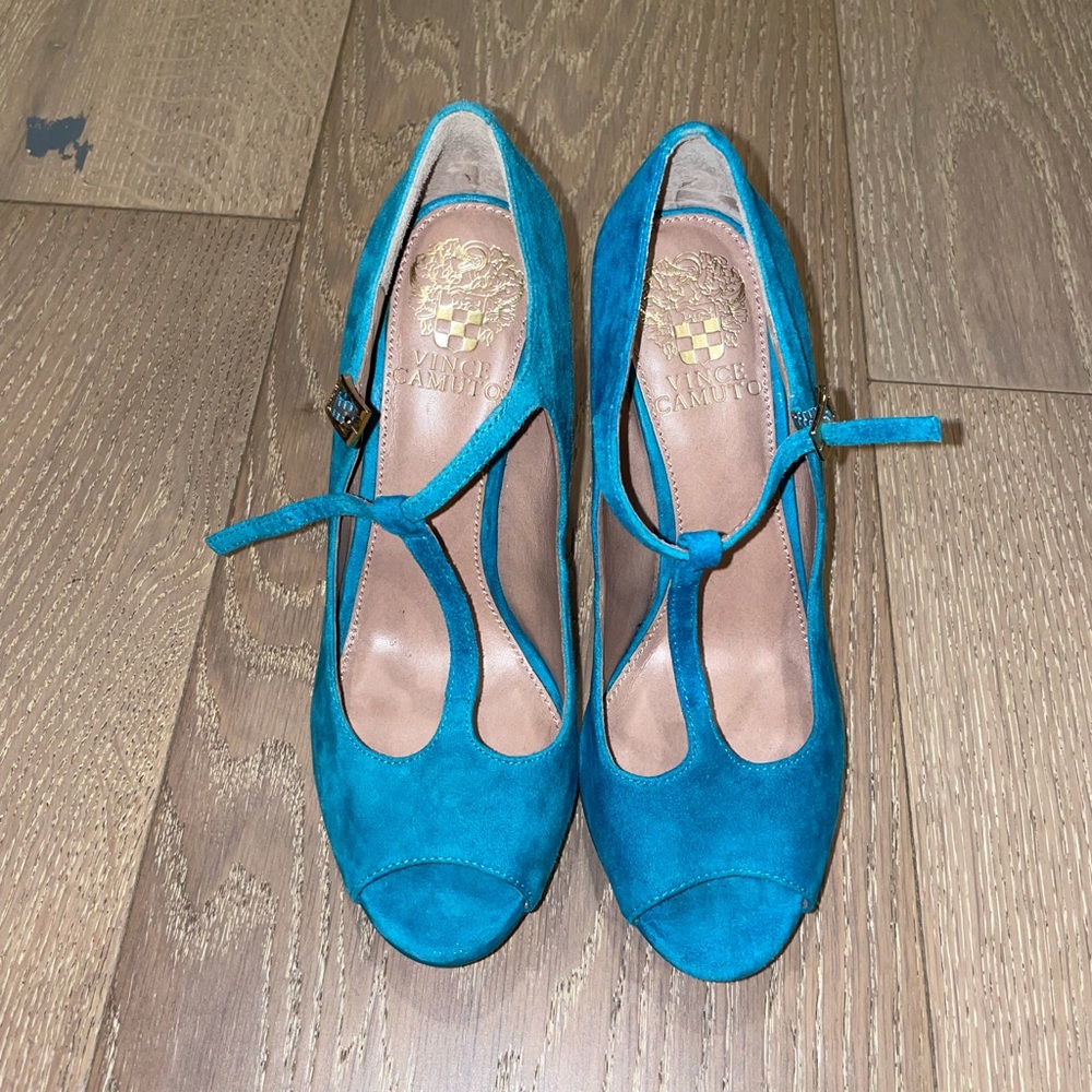 Vince Camuto Suede Pump